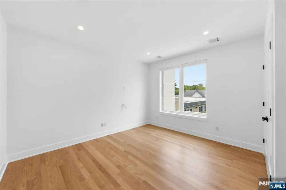 561-565 Broadway G Westwood, NJ 07675