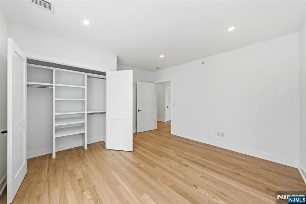 561-565 Broadway G Westwood, NJ 07675