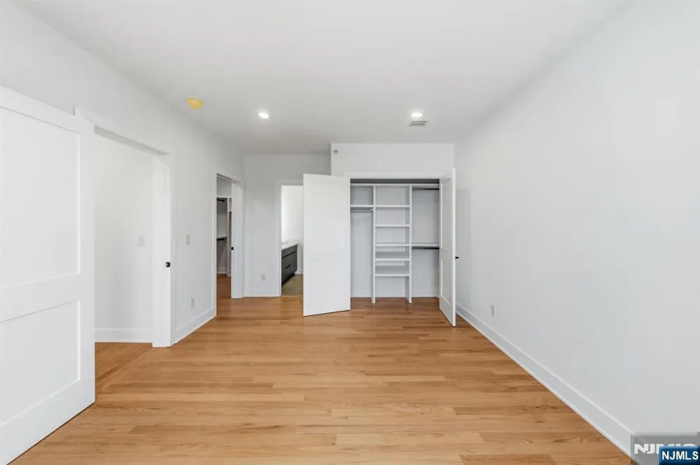 561-565 Broadway G Westwood, NJ 07675