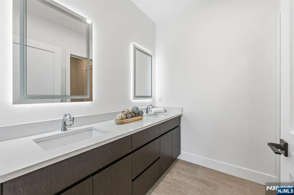 561-565 Broadway G Westwood, NJ 07675