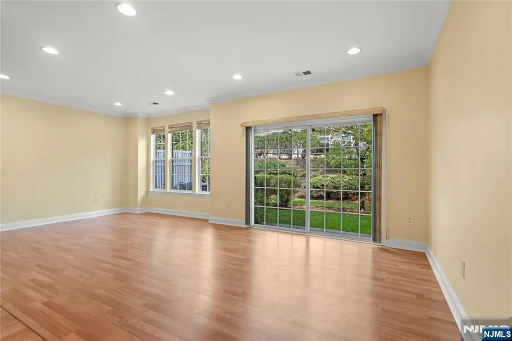 260 Riverwalk Way Clifton, NJ 07014