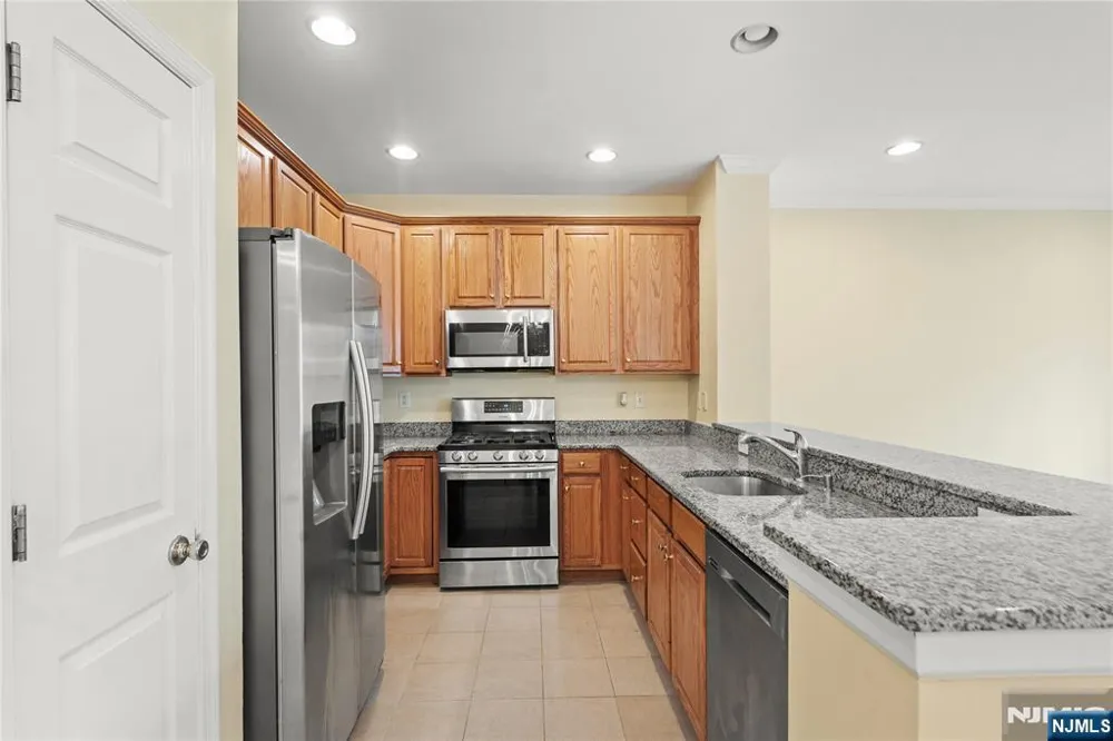 260 Riverwalk Way Clifton, NJ 07014
