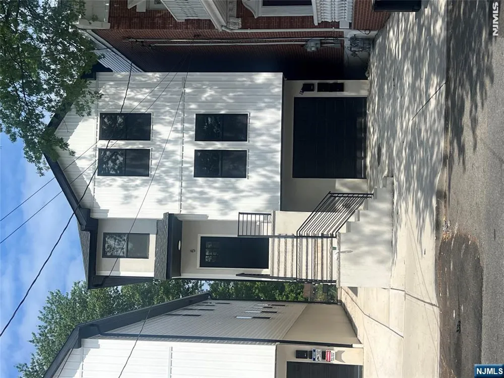 5 Montclair 2 Paterson, NJ 07503