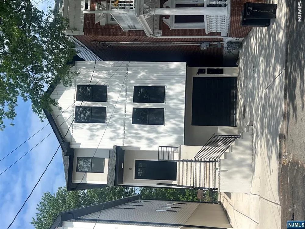 5 Montclair 2 Paterson, NJ 07503