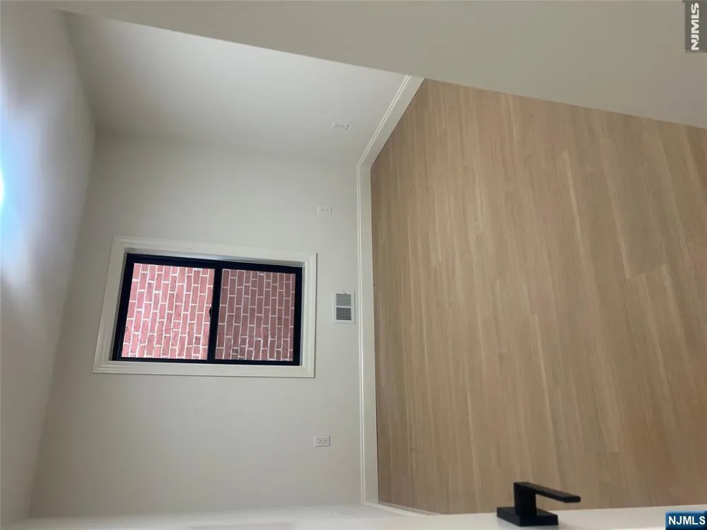 5 Montclair 2 Paterson, NJ 07503