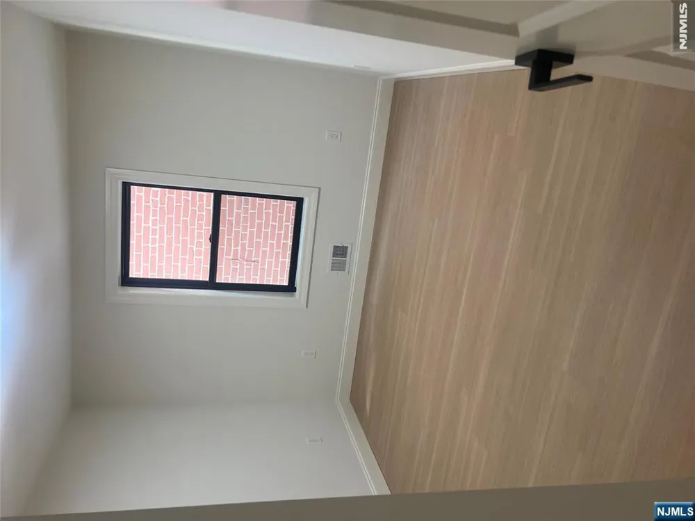 5 Montclair 2 Paterson, NJ 07503