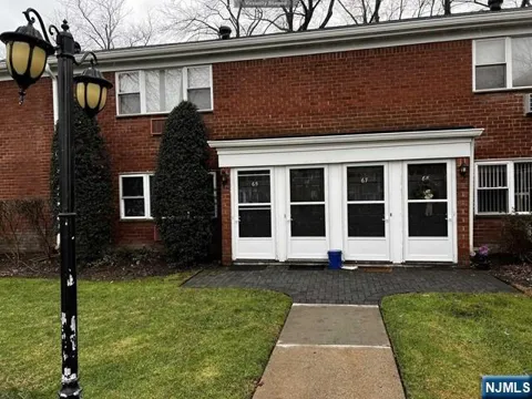 65 Regency Park 65