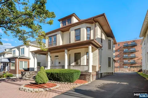 1624 Center Avenue 2nd Floor