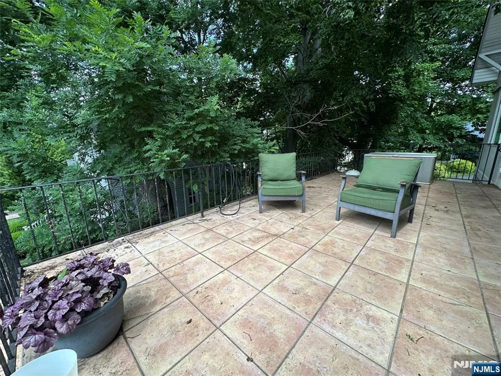127 Howard Terrace Leonia, NJ 07605