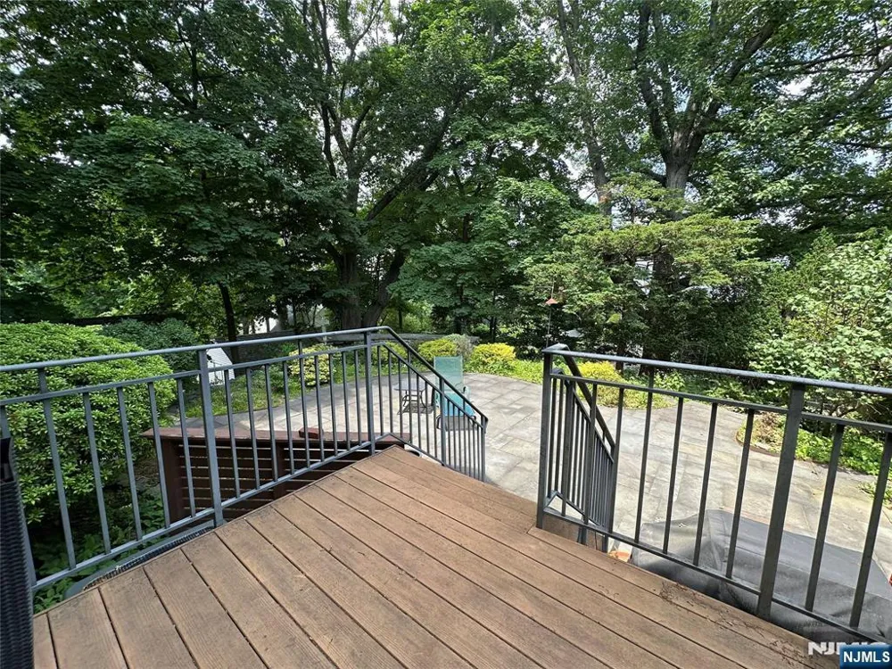 127 Howard Terrace Leonia, NJ 07605