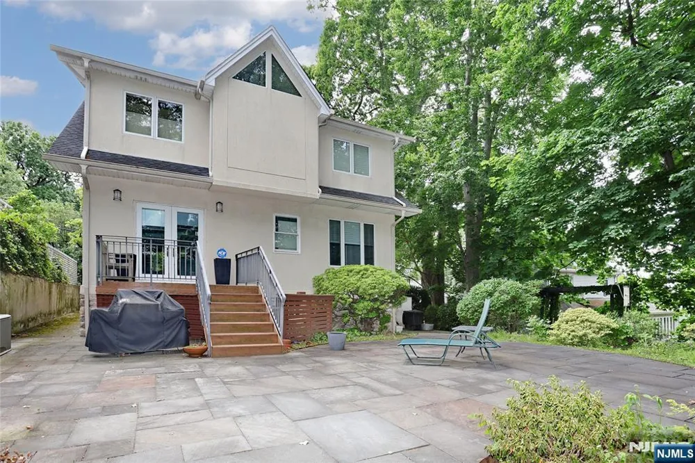 127 Howard Terrace Leonia, NJ 07605
