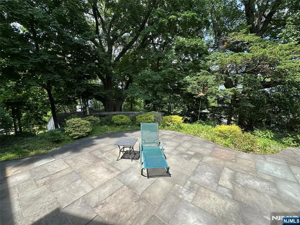 127 Howard Terrace Leonia, NJ 07605