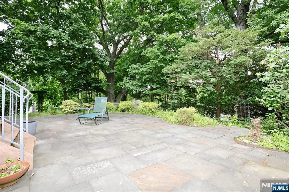 127 Howard Terrace Leonia, NJ 07605