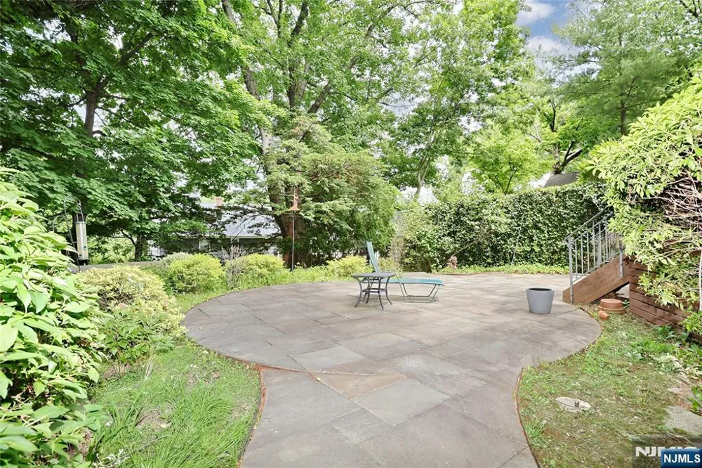 127 Howard Terrace Leonia, NJ 07605