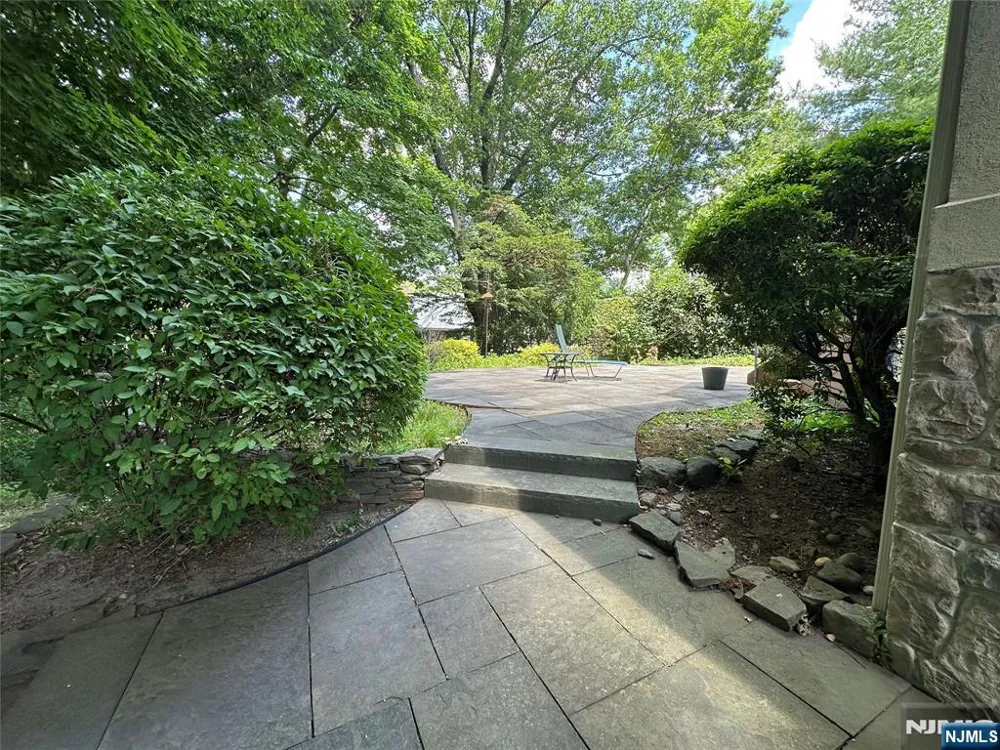 127 Howard Terrace Leonia, NJ 07605
