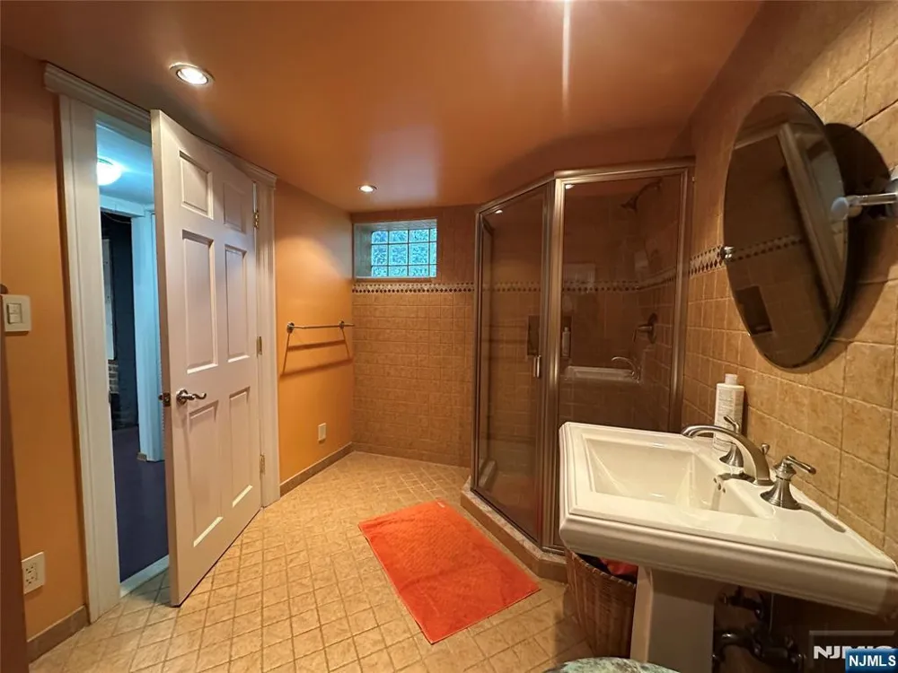 127 Howard Terrace Leonia, NJ 07605