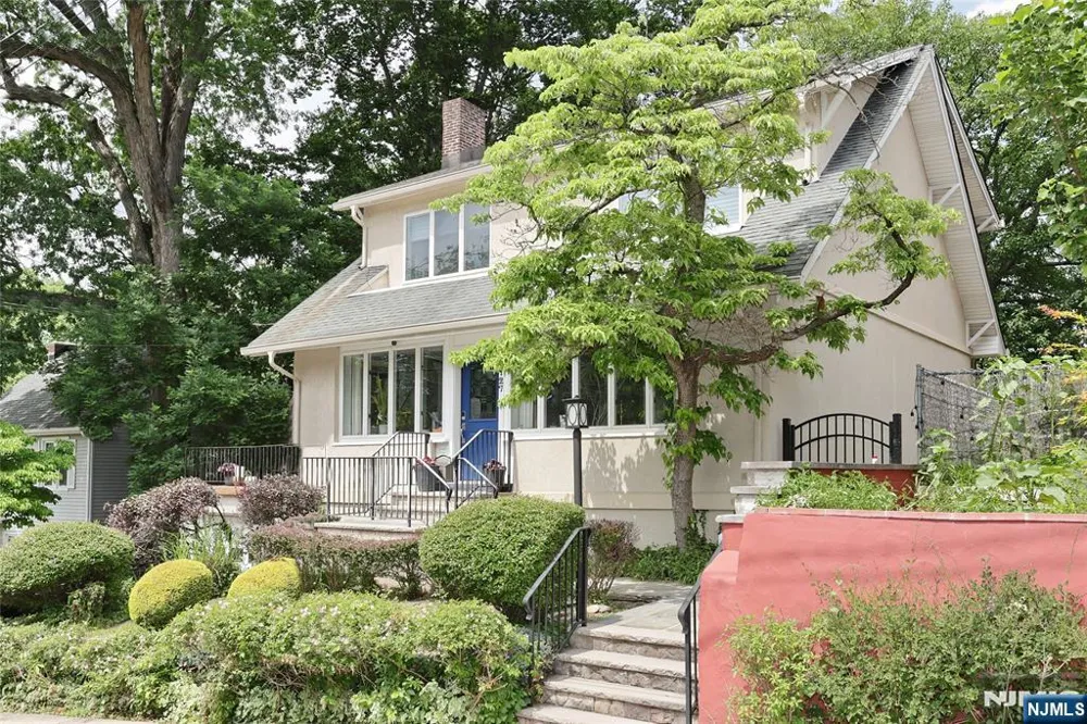 127 Howard Terrace Leonia, NJ 07605