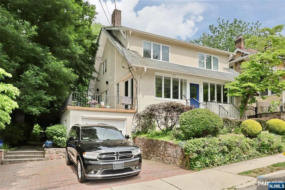 127 Howard Terrace Leonia, NJ 07605