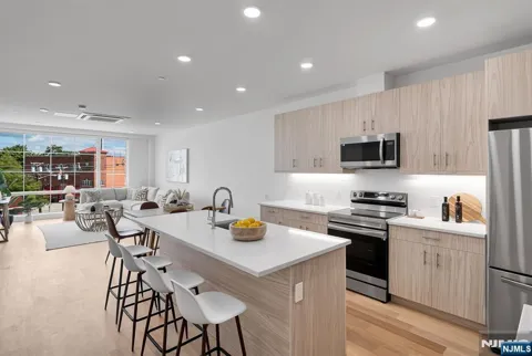 35 Jefferson Avenue 402