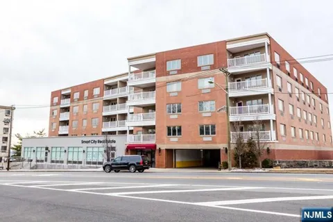 411 E Brinkerhoff Avenue 311