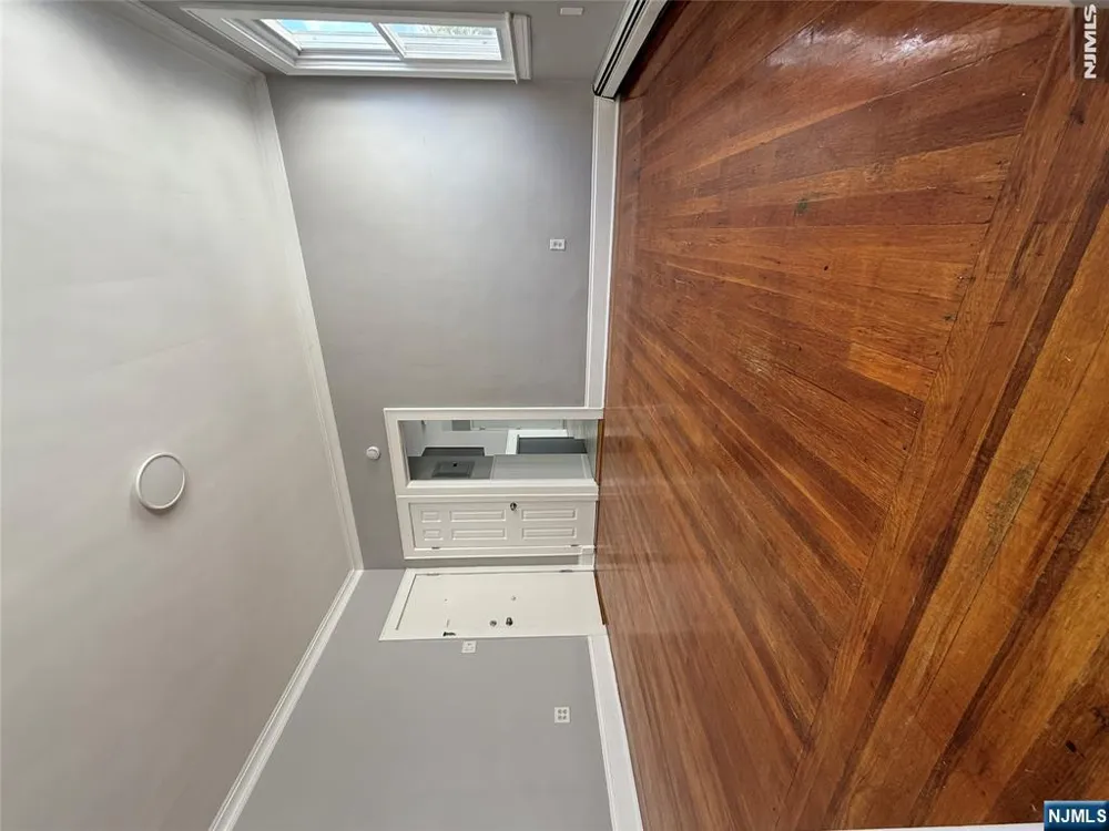 172-174 10th Street 2 Newark, NJ 07107