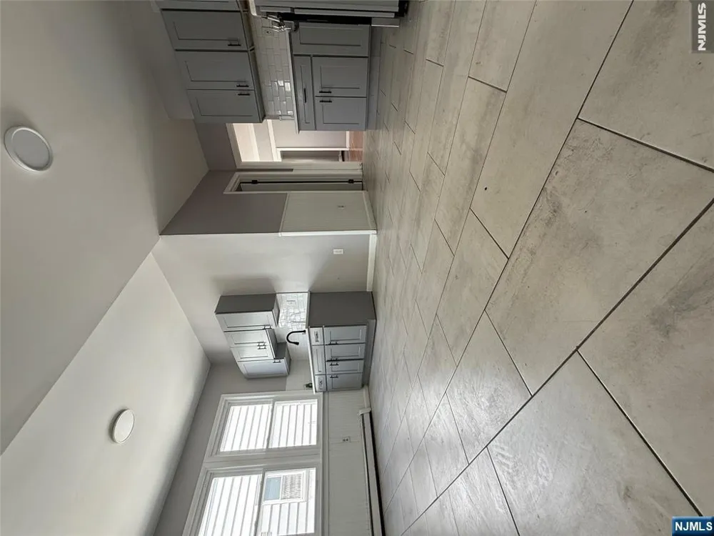 172-174 10th Street 2 Newark, NJ 07107