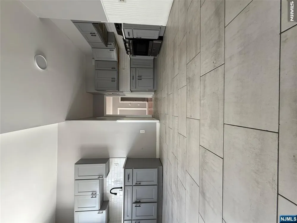 172-174 10th Street 2 Newark, NJ 07107