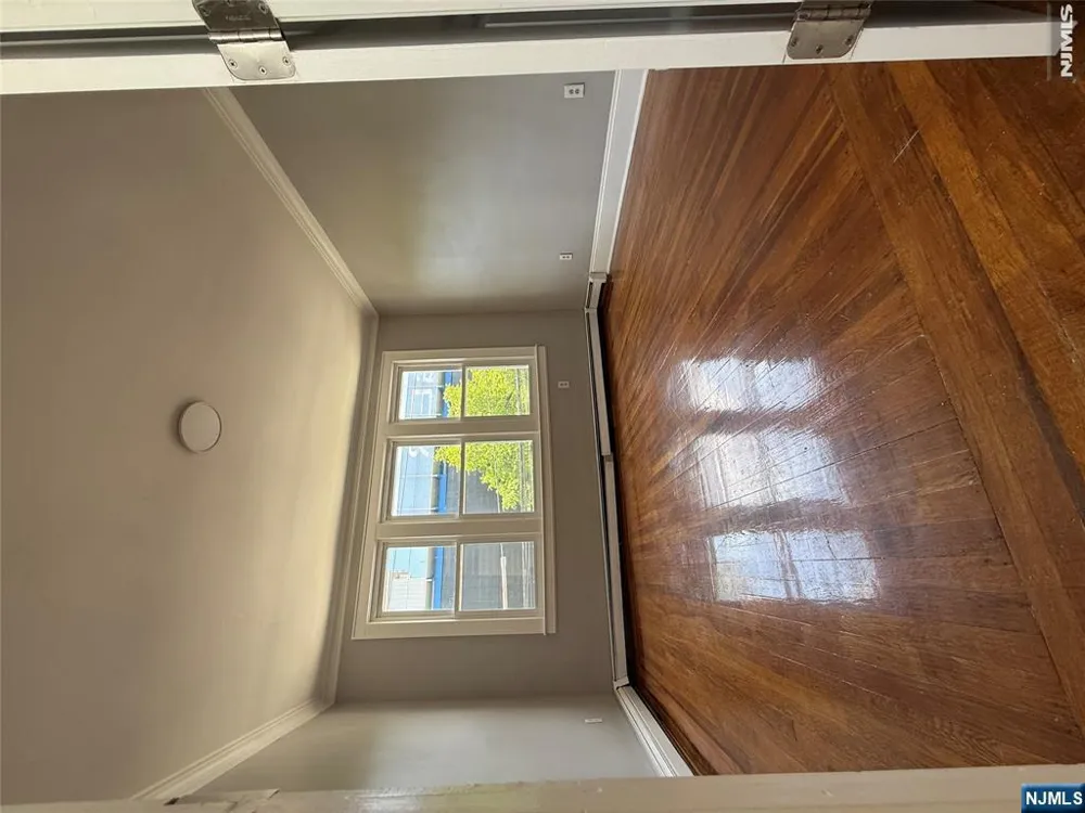 172-174 10th Street 2 Newark, NJ 07107