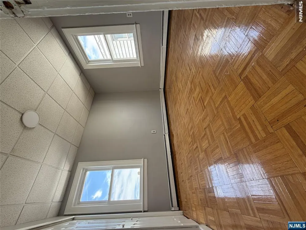172-174 10th Street 2 Newark, NJ 07107