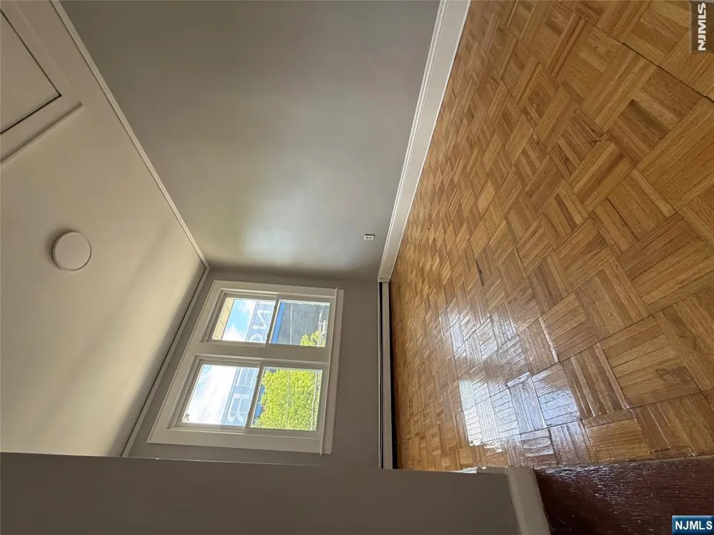 172-174 10th Street 2 Newark, NJ 07107