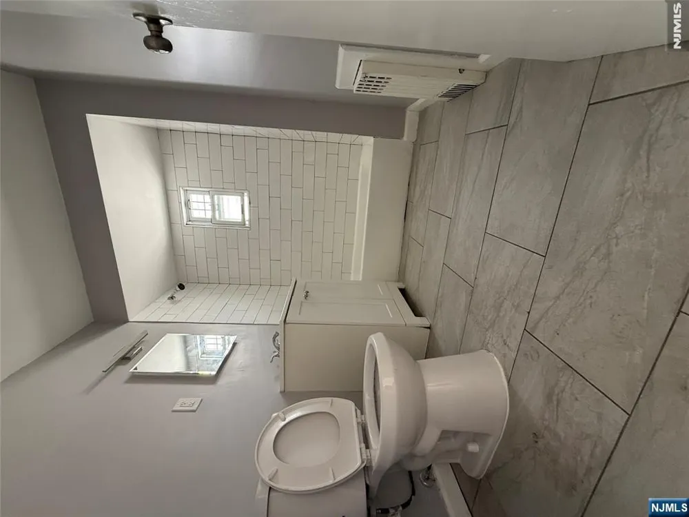 172-174 10th Street 2 Newark, NJ 07107