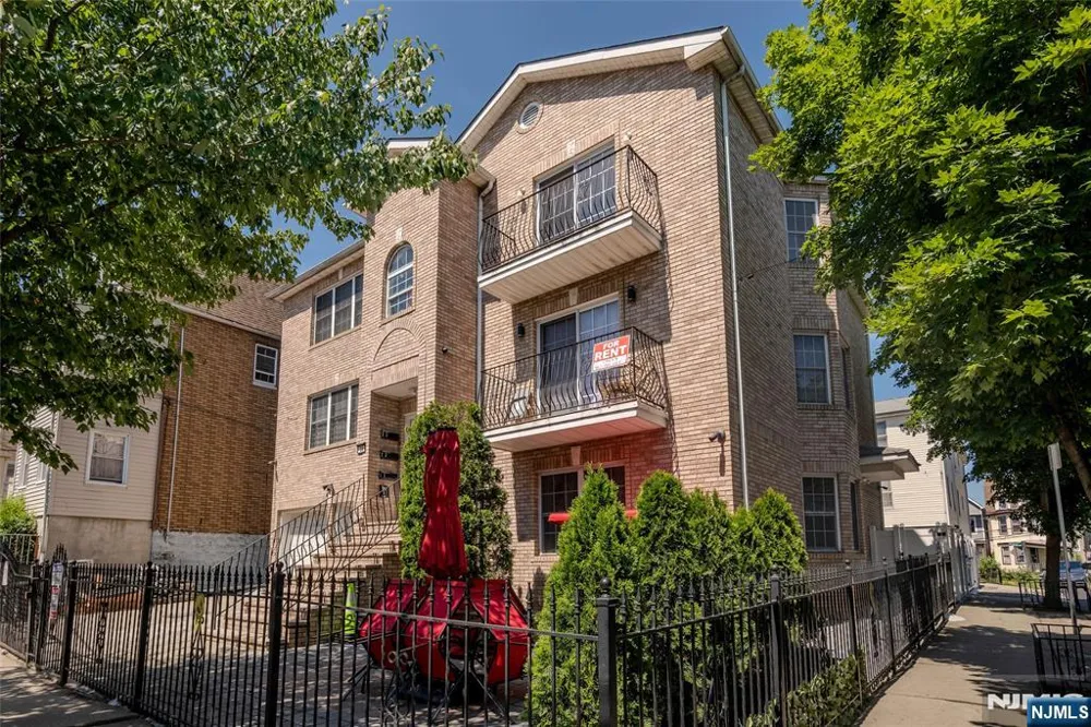 30 Triton Terrace 3 Newark, NJ 07104