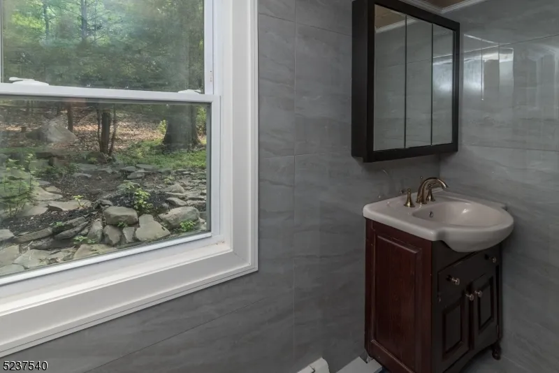 496 Manchester Ave North Haledon, NJ 07508