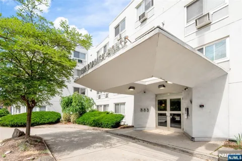 333 Grand Avenue 3Q