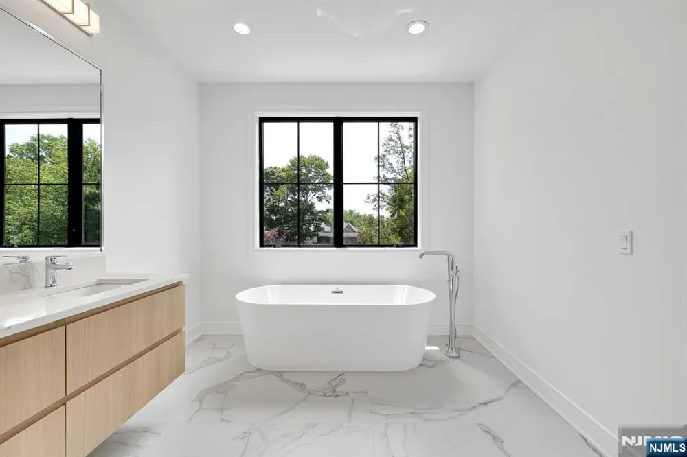16 Feldman Paramus, NJ 07652
