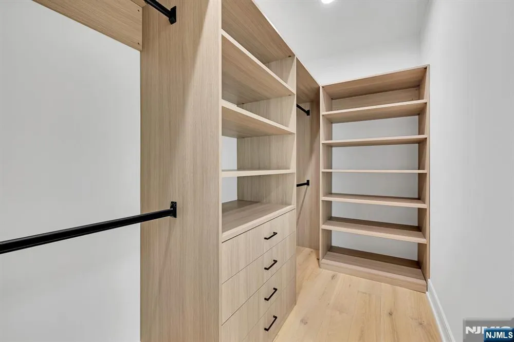 16 Feldman Paramus, NJ 07652