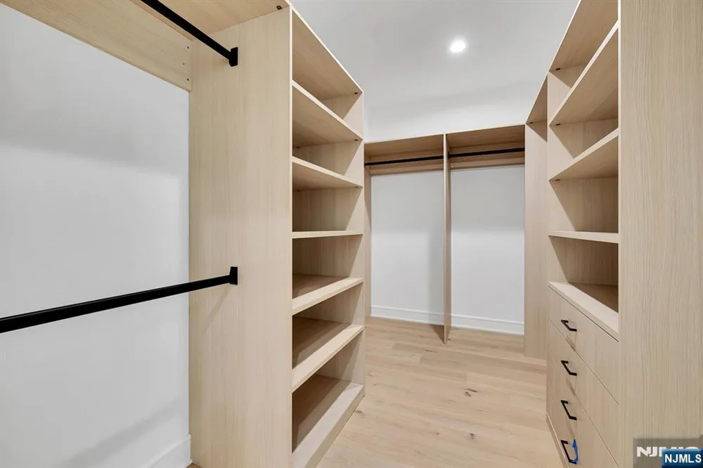 16 Feldman Paramus, NJ 07652