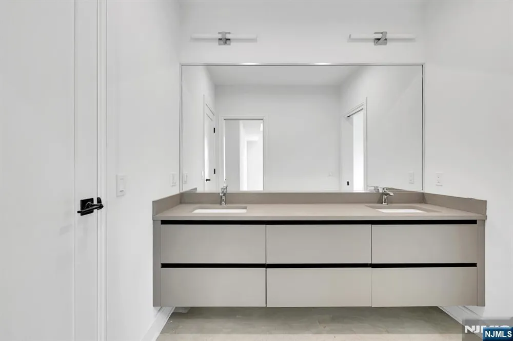 16 Feldman Paramus, NJ 07652