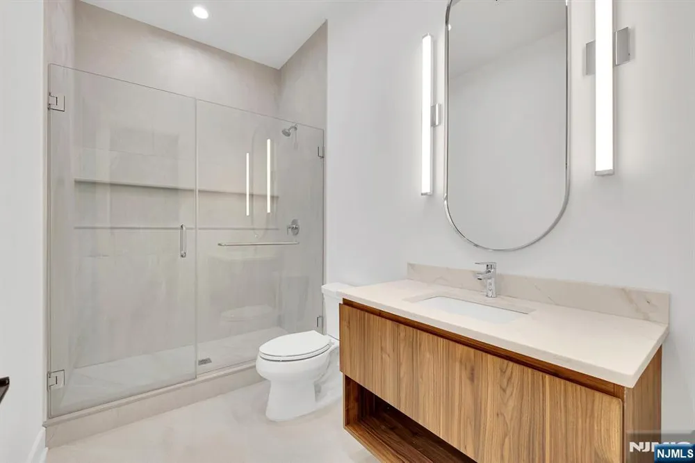 16 Feldman Paramus, NJ 07652