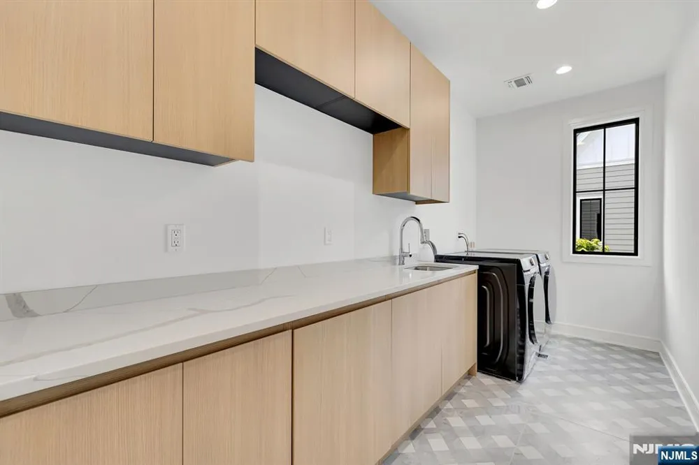 16 Feldman Paramus, NJ 07652