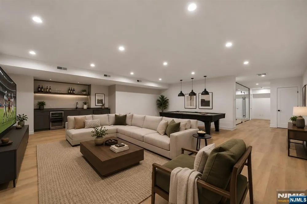 16 Feldman Paramus, NJ 07652