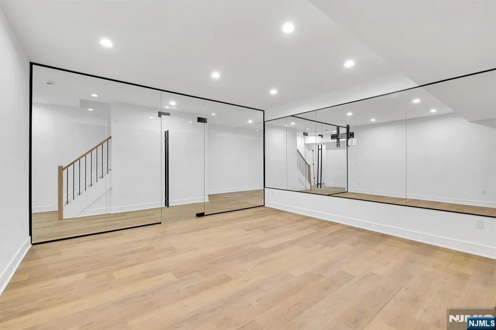 16 Feldman Paramus, NJ 07652