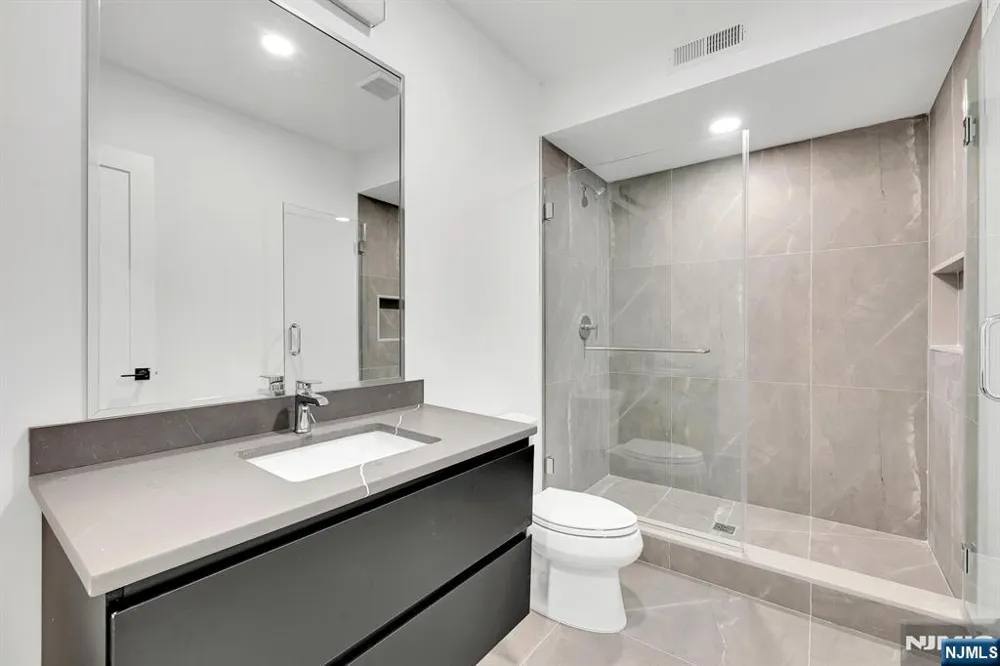 16 Feldman Paramus, NJ 07652