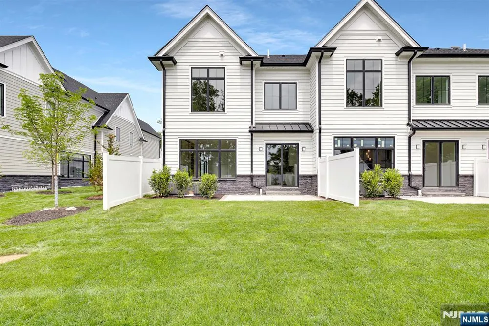 16 Feldman Paramus, NJ 07652