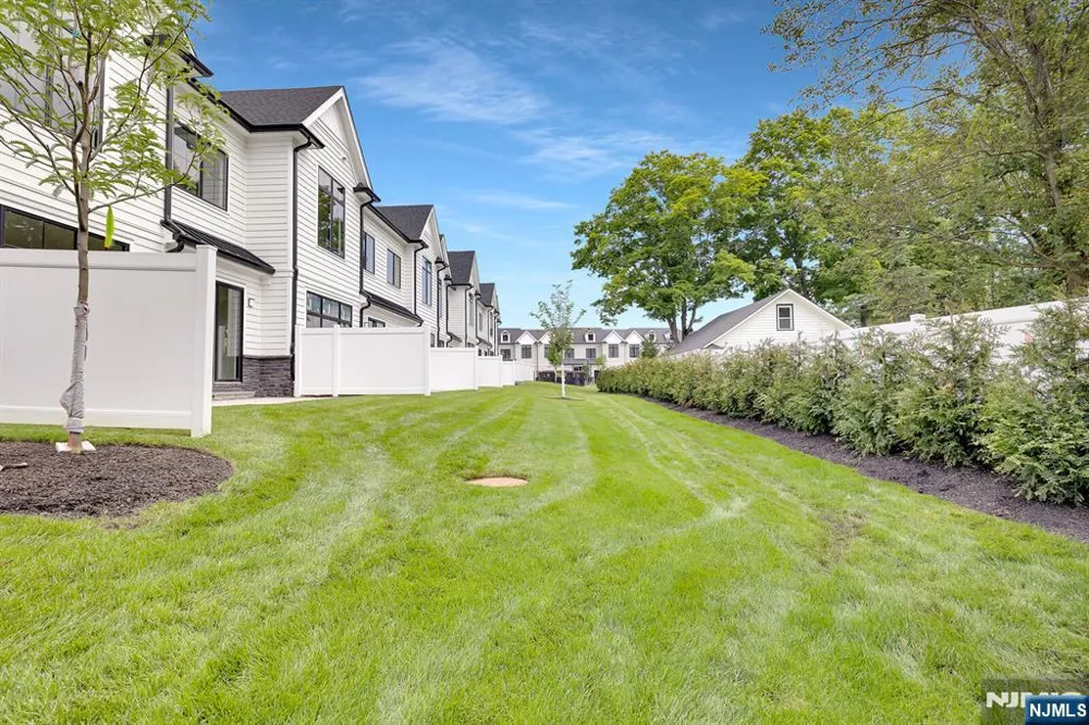 16 Feldman Paramus, NJ 07652