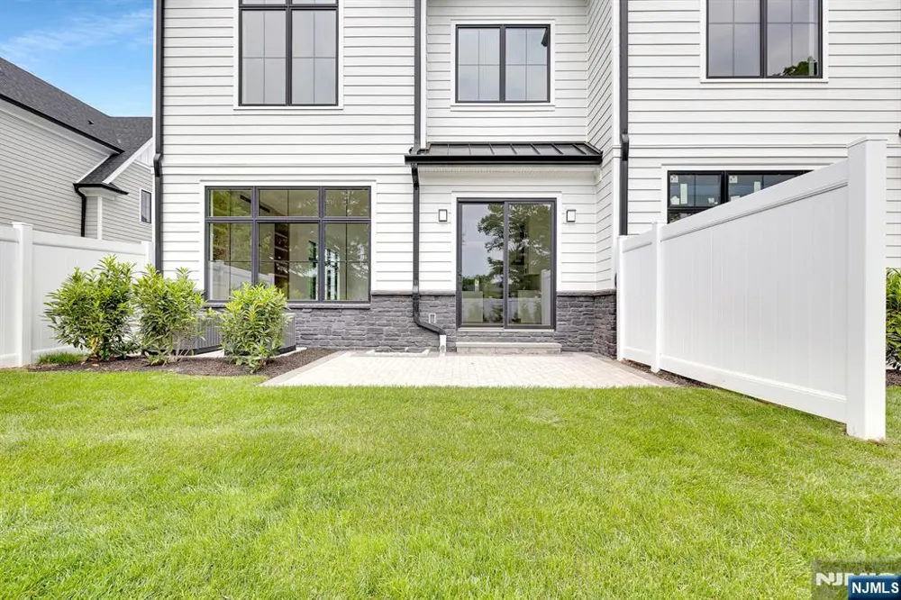 16 Feldman Paramus, NJ 07652
