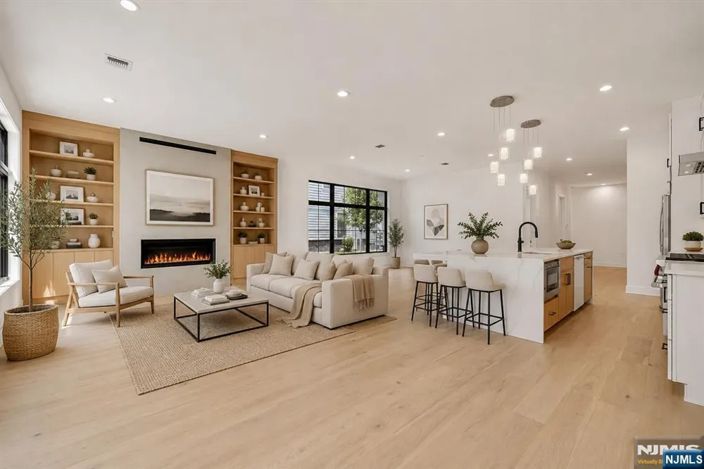 16 Feldman Paramus, NJ 07652