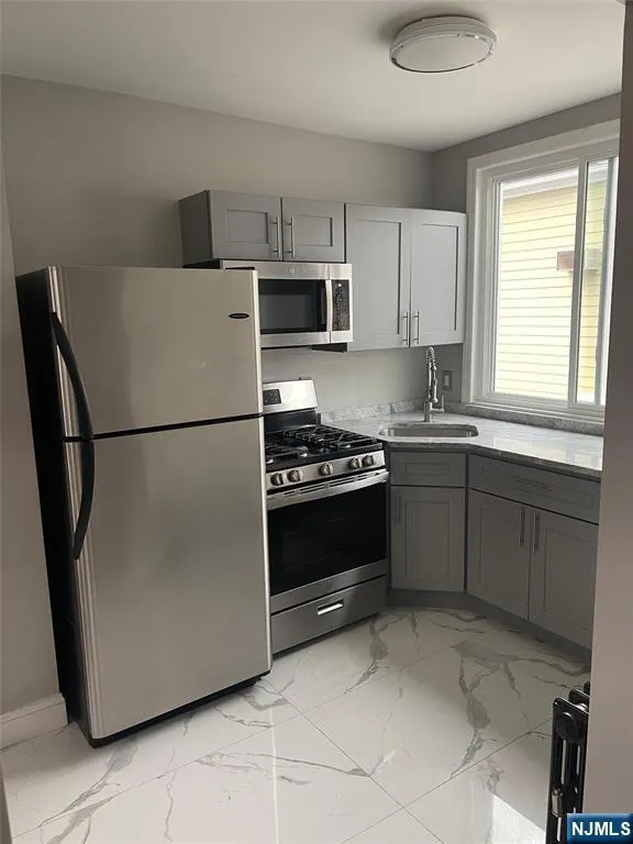 20 E 31st Street Bayonne, NJ 07002