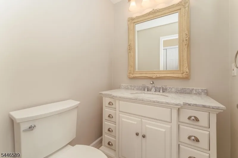 100 Goldfinch Mdws Allamuchy, NJ 07840