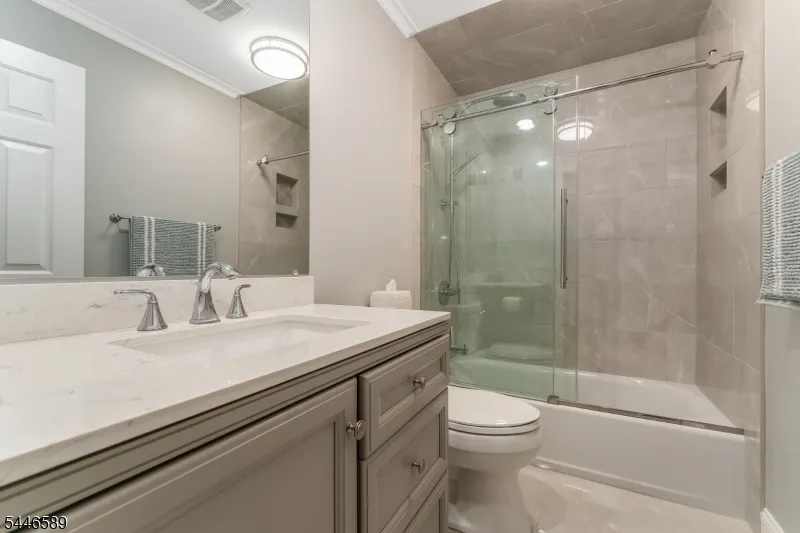 100 Goldfinch Mdws Allamuchy, NJ 07840